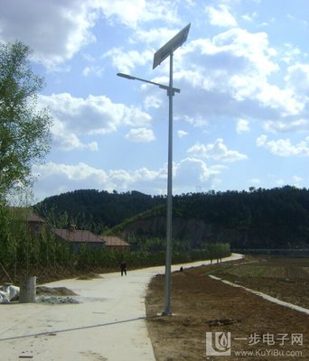 太陽能路燈廠家在哪里?湖南太陽能路燈批發(fā)